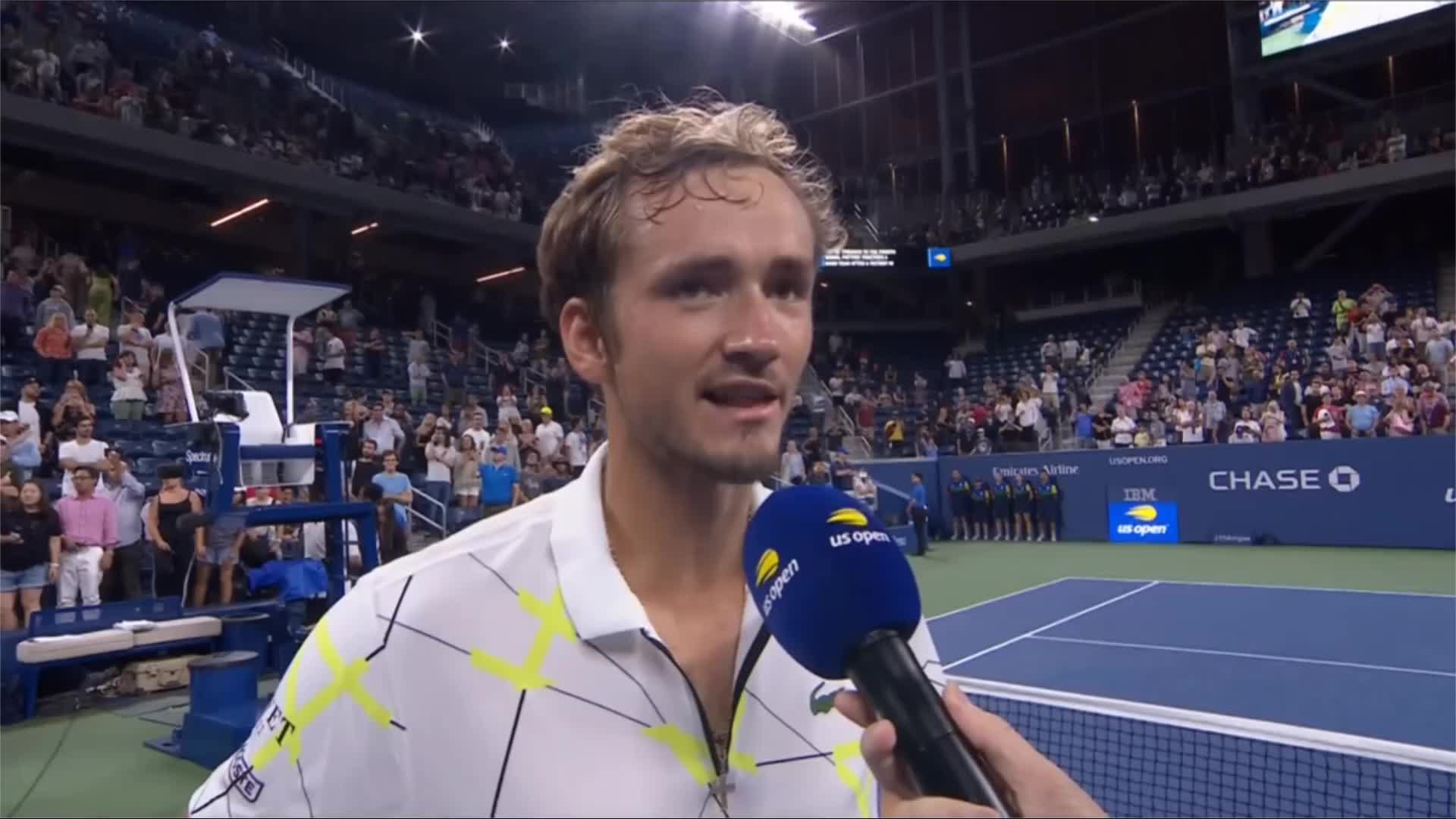 背后是他对 背后是他对