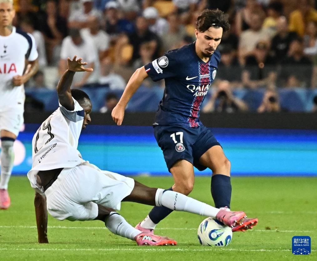 从球场上的 从球场上的